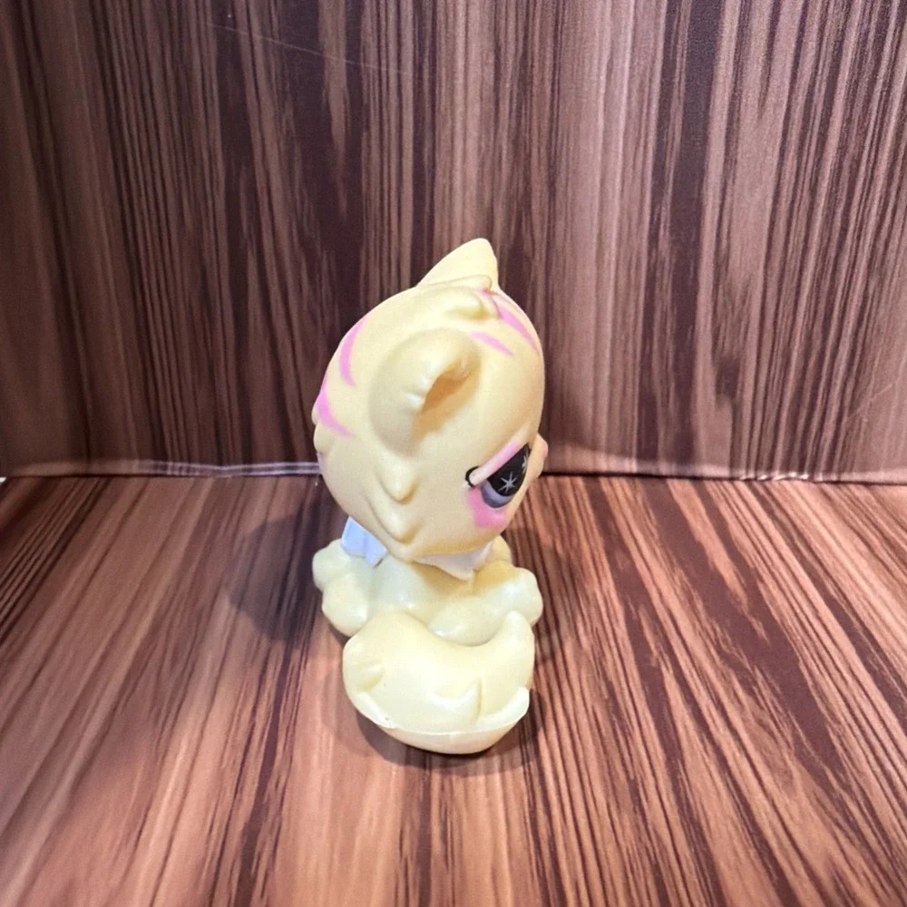 Littlest Pet Shop LPS Cat Yellow Pink Stripes Eyes Purple #878